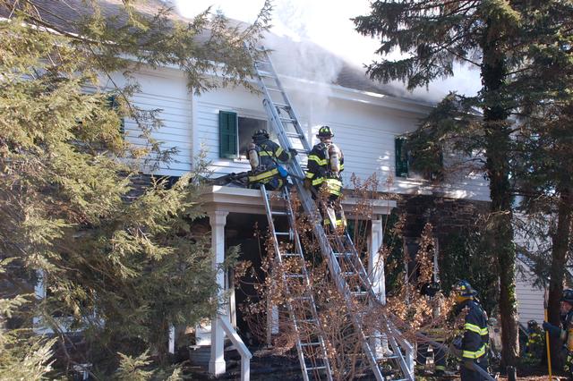 South Spring Valley structure fire, 85 Pine Brook Rd., 1/05/10.  Photo by Tommy Beirds