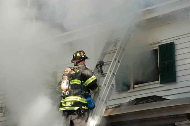 South Spring Valley structure fire, 85 Pine Brook Rd., 1/05/10.  Photo by Tommy Beirds