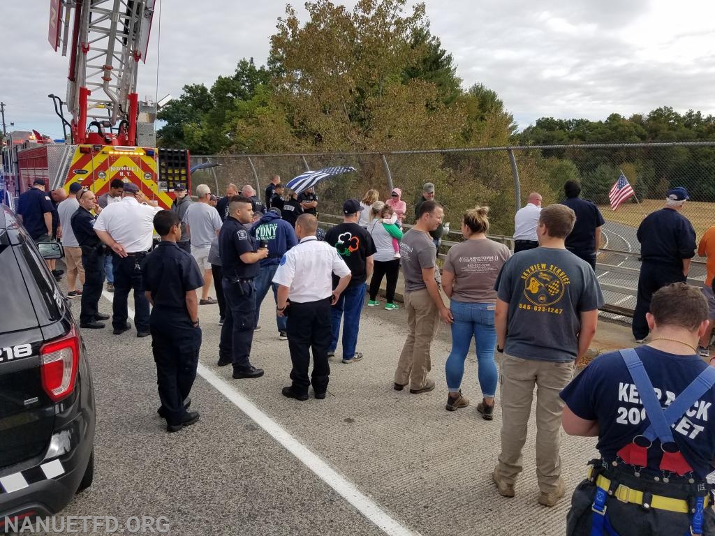 Today The Nanuet Fire Department paid its respects to Fallen NYPD Officer Brian Mulkeen By Flying the flag on 304 over the Thruway in Nanuet. Also thank you to the Clarkstown PD, Pearl River Fire Dept, RPS, Nanuet Ambulance, Fire inspectors and members of the Public.
 RIP Brother. Photos by Vincent P. Tuzzolino