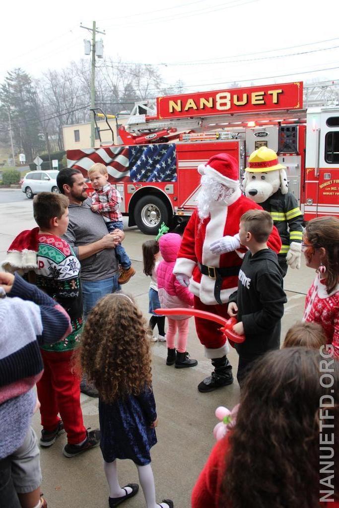 2023 Children's Christmas party 8-100.
Photos by Vinny Tuzzolino