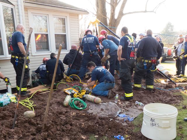 VOLUNTEERS RESCUE WORKER FROM COLLAPSED TRENCH - Nanuet Fire Department