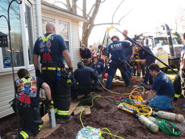 VOLUNTEERS RESCUE WORKER FROM COLLAPSED TRENCH - Nanuet Fire Department